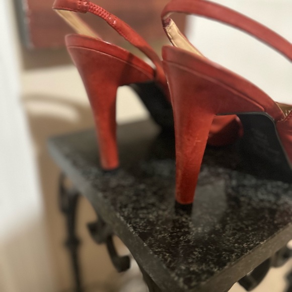 Red sling back heels with leather upper material - Picture 5 of 11